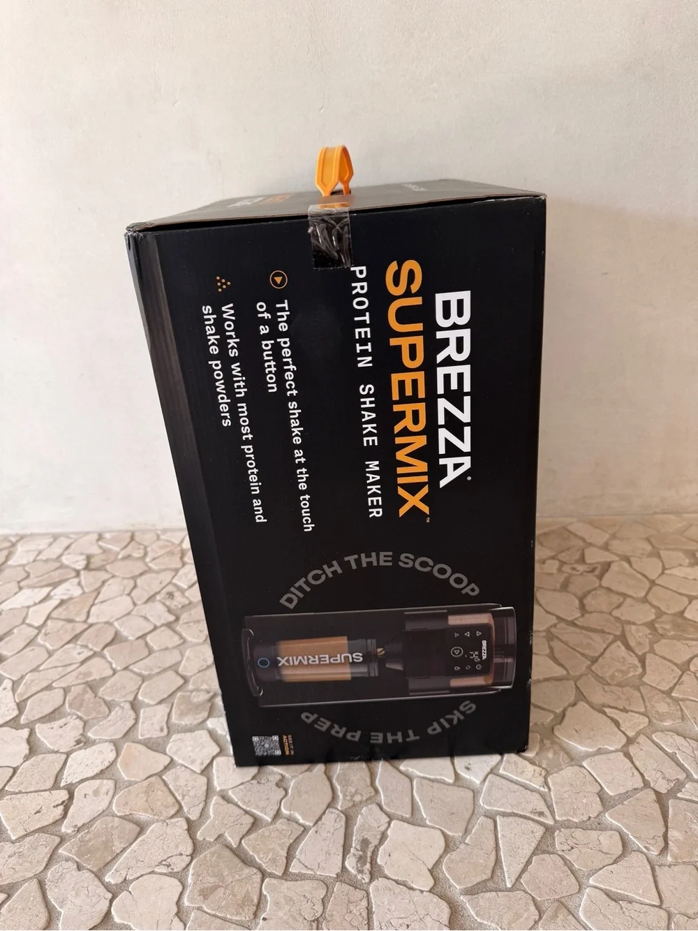 BREZZA SUPERMIX Protein Shake Maker - Black with Orange Accents. New